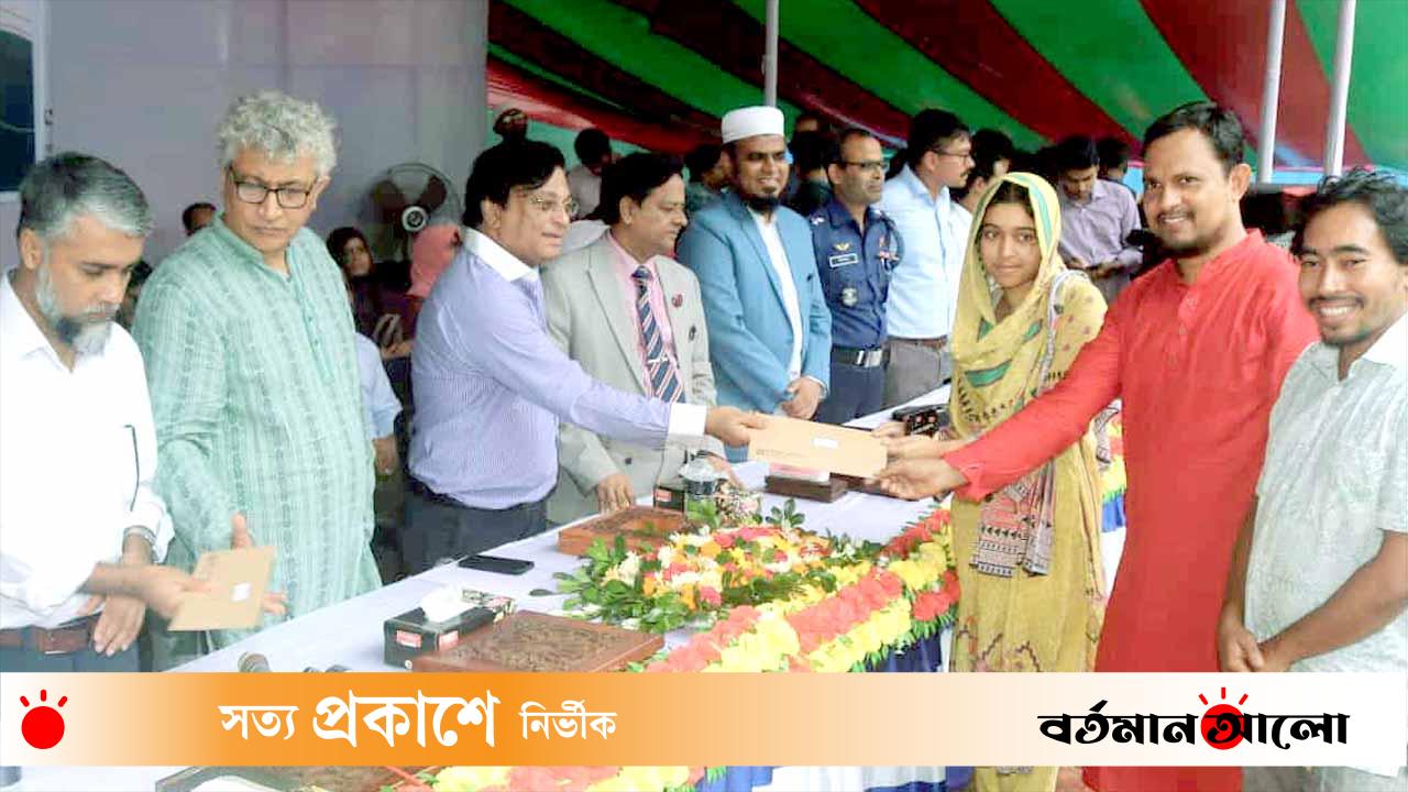 মেধাবী ও অসচ্ছল শিক্ষার্থীদের বৃত্তি দিলো গোবিপ্রবি প্রশাসন