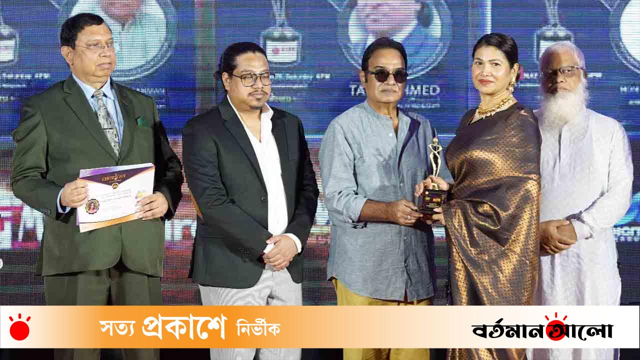 এজেএফবি শ্রেষ্ঠ পরিচালকের অ্যাওয়ার্ড পেলেন নির্মাতা নাজনীন হাসান খান